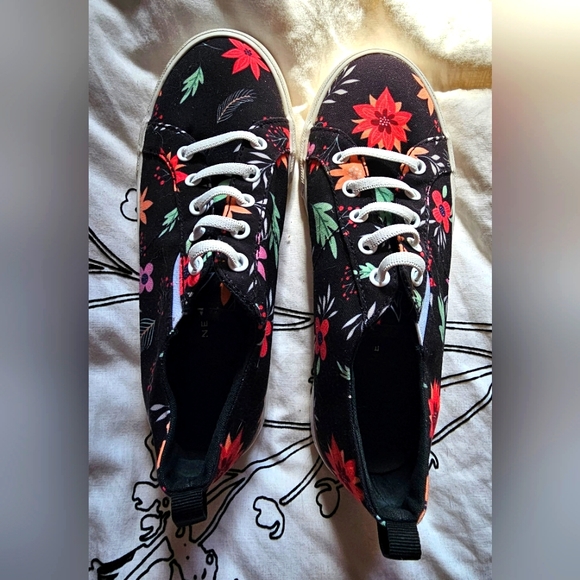 🎁3 for $10 🎁 Ladies shoes - Picture 2 of 4